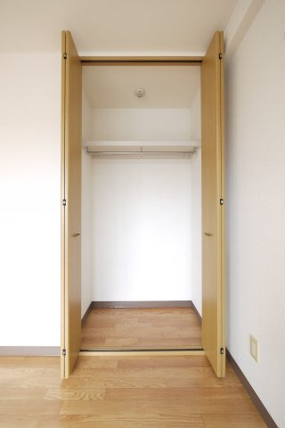 エレガンス京町の収納|※写真は別の部屋のものです。