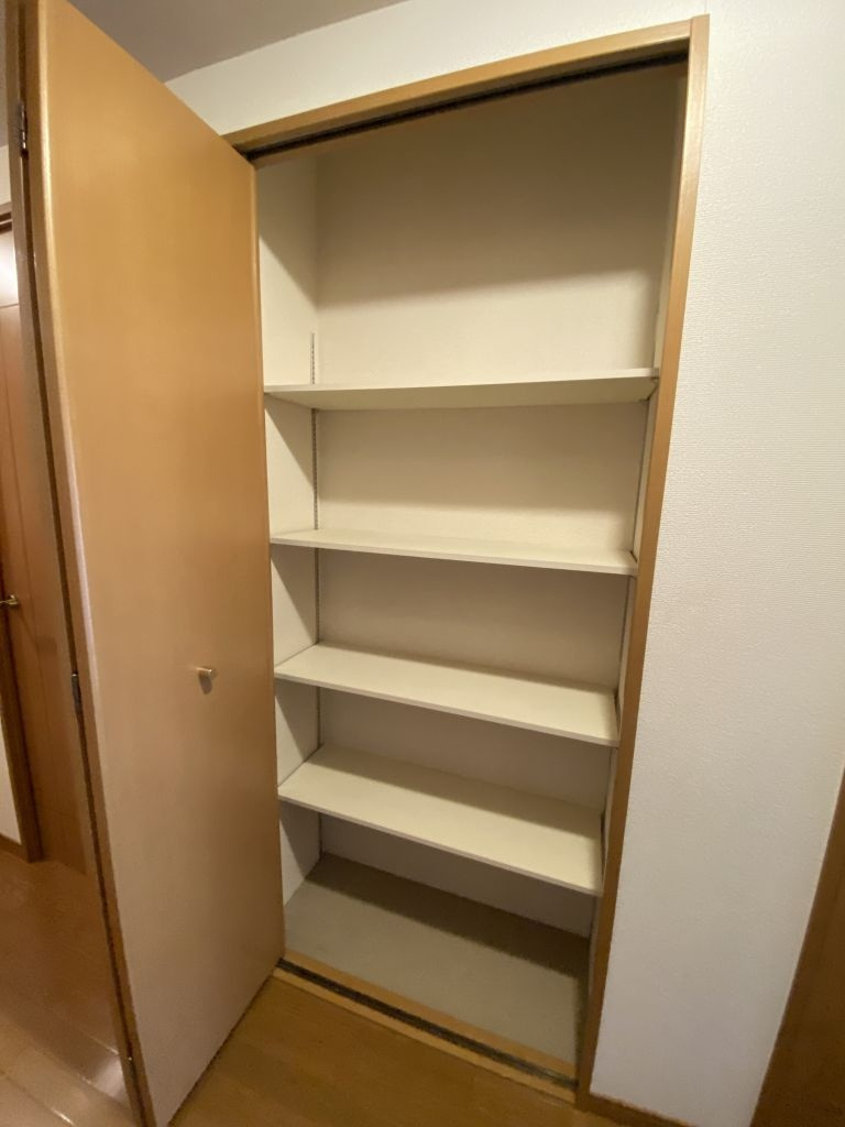 ロワイヤル東今宿の収納