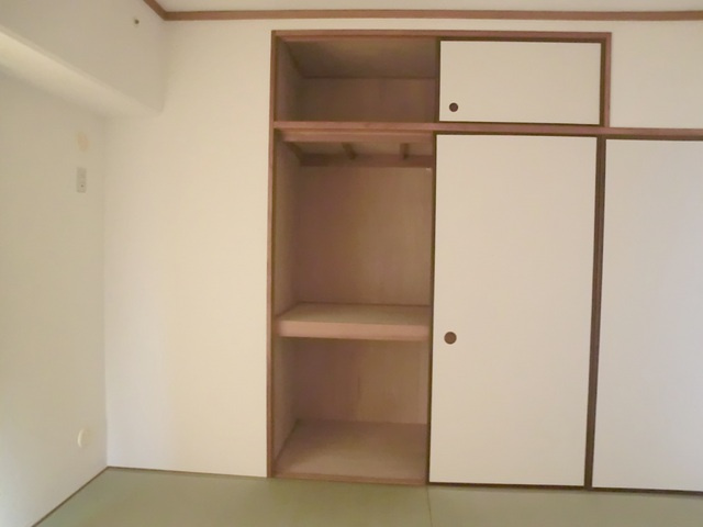 スカイフォーラム小岩の収納|天袋付きの押入れあります☆