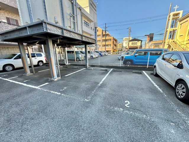 宮西パレス・壱番館の駐車場