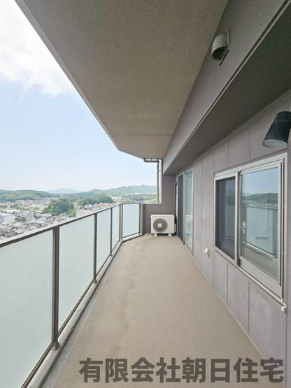 【バルコニー】 | エクセレンシア学園東 | 広々としたバルコニーです