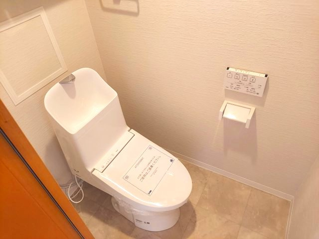 宝塚ガーデンヴィレッジB棟のトイレ|温水洗浄便座付き