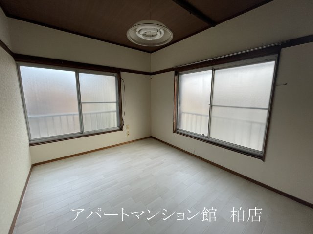 緑町ハイツの居間・リビング