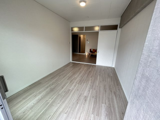【洋室】 | 日商岩井香櫨園マンション２号棟 | 落ち着いた色調の洋室です