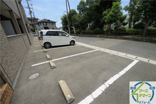 サンモール長畑の駐車場