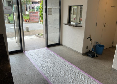【ロビー】 | バームステージ町田中町 | ロビーというと、エントランスと何がちがうの？と思いますよね。実はロビーとエントランスには明確な決まりはありません。物件によっては、エントランスを入って広がるある程度の広さのある空間がロビーとなります。