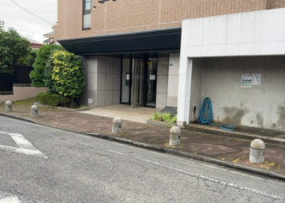 【外観】 | バームステージ町田中町 | 隣家の土地はどうなっているのか、生活利便施設が近くにあるのか、学校まで近いかなど、お客様のライフスタイルにあわせたイメージが重要です。また、近くにあると困る施設が近くにないかも確認するといいでしょう。