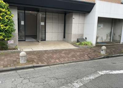 【外観】 | バームステージ町田中町 | 外観はマンション管理がされているかの目安になります。築年数が古いと、壁面は劣化してひび割れが生じることも！建物が古びていても細かいところが修繕されていると、きちんと管理されているなぁと感じるでしょう。