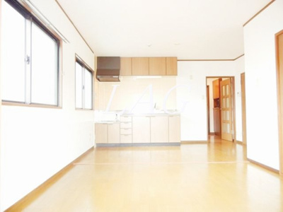 【居間・リビング】 | レーベンシュロス生田 | 洋室のお部屋です。