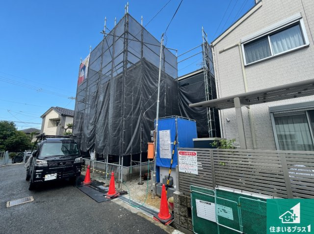 ■交野市倉治　第1期　新築一戸建ての前面道路含む現地写真|周辺は落ち着いた街並みの住宅地！子育てがしやすい住環境です！まだ未完成ですが、現地でしかわからない事もございます。是非一度ご覧ください。