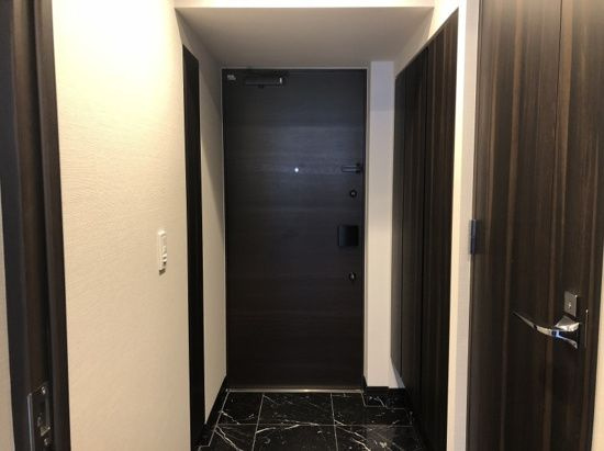 サンクレイドル御苑内藤町の玄関