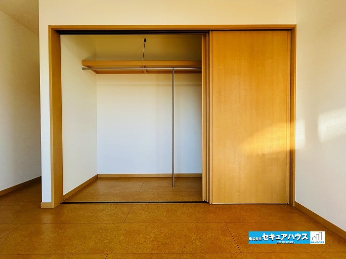【中古】 床に舞う渦 中古住宅】知多郡東浦町大字緒川字上高根台｜リフォーム 女性向け 陽