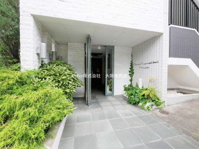 ジュネーゼ京町堀パークサイドのエントランス