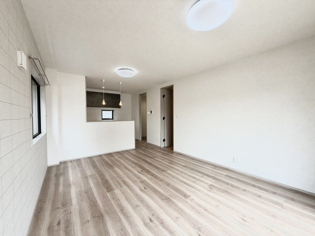 ピースタウン東近江外町Ⅰ建売の居間・リビング