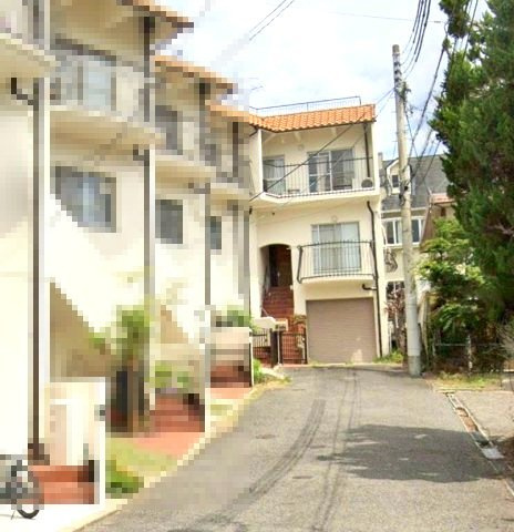 甲陽園東山町の前面道路含む現地写真|2024年7月リフォーム済み
外壁・屋根防水工事