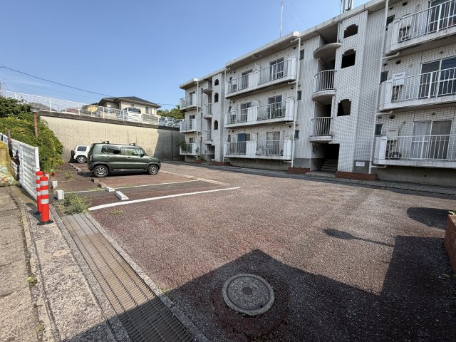メゾン赤井の駐車場