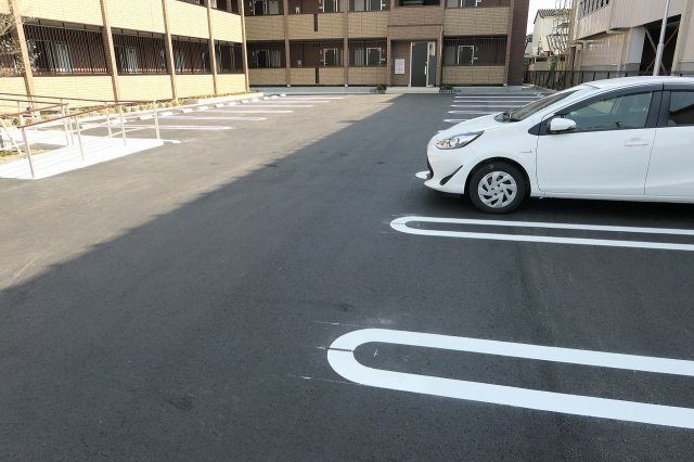 ロータス長町B棟の駐車場
