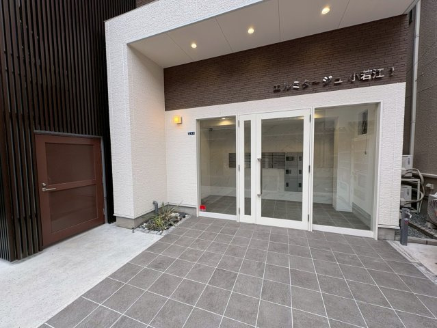 エルミタージュ小若江１号館のエントランス