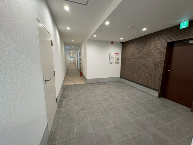 エルミタージュ小若江１号館のロビー