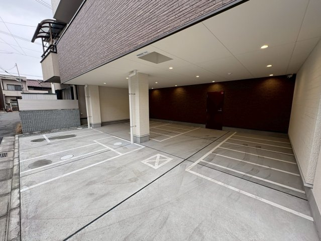エルミタージュ小若江１号館の駐車場
