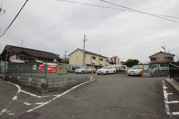 木田モータープールの外観