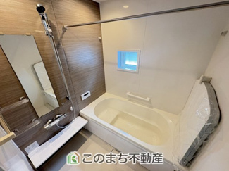 【浴室】 | ワイウッドコート佐野市栃本町　第1期　 | お風呂は足を延ばしてゆったり入浴できる広々1坪タイプ☆

