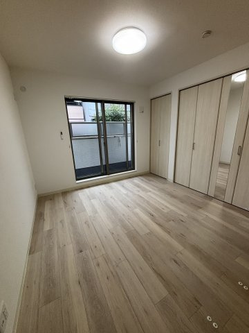 フォレストクリエオーレ城垣町弐番館の洋室