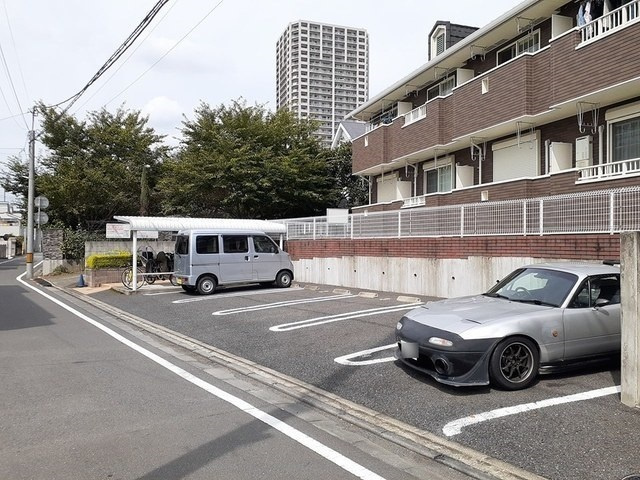 ラフレシアスの駐車場