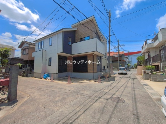 越谷市宮本町16期　新築一戸建ての前面道路含む現地写真