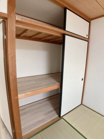 ニューリタンスの収納|別部屋同間取りのお写真となります。参考にご覧くださいませ。