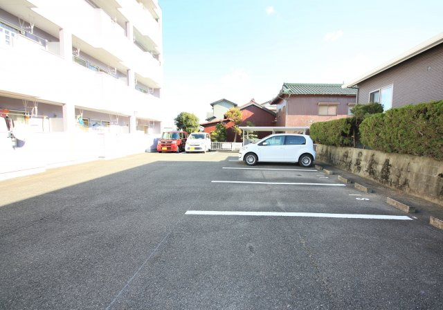 ニューリタンスの駐車場