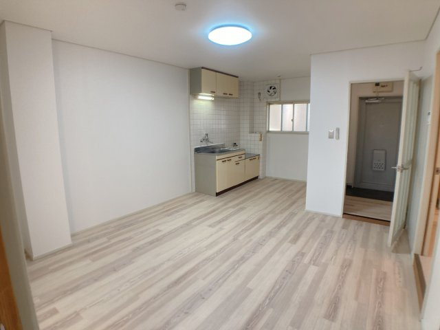 ニューリタンスの居間・リビング|別部屋同間取りのお写真となります。参考にご覧くださいませ。
