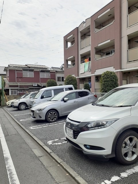 トゥー・ル・モンドの駐車場