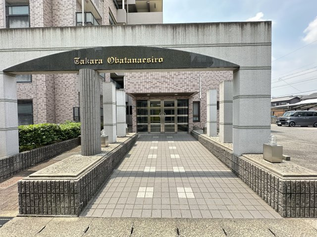 宝マンション小幡苗代のエントランス