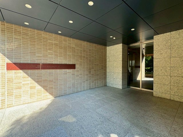 ザ・パークハウス西新宿タワー60のエントランス|ザ・パークハウス西新宿タワー60：「西新宿五丁目」徒歩７分！24 時間有人管理・コンシェルジュサービスがあります！