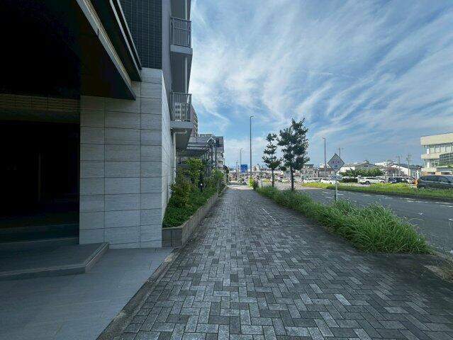 豊橋市花田町字石塚の中古マンションの周辺|東側前面道路 