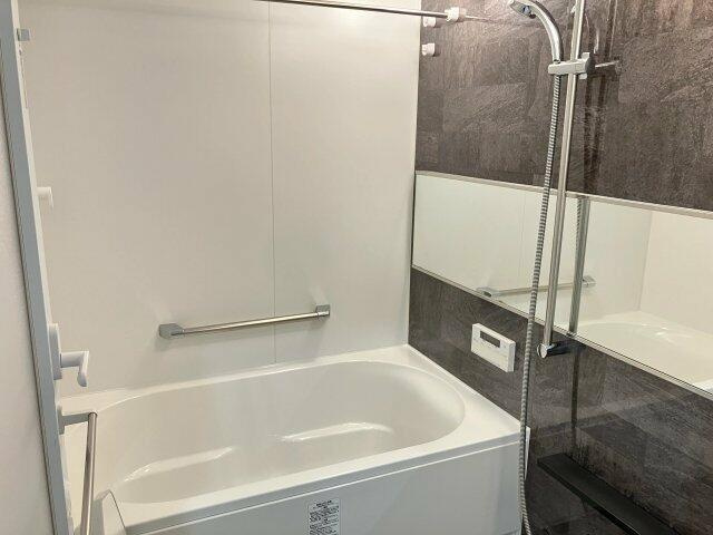 豊橋市花田町字石塚の中古マンションの浴室|  給湯器付きで、いつでも快適にお風呂を楽しめます。
