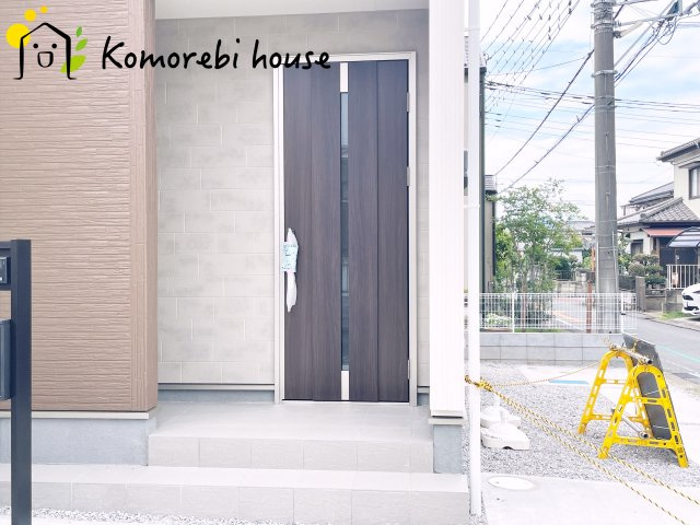 鴻巣神明　第4　新築一戸建て　LiveleGardenS　01の玄関|ゆったりとした玄関です