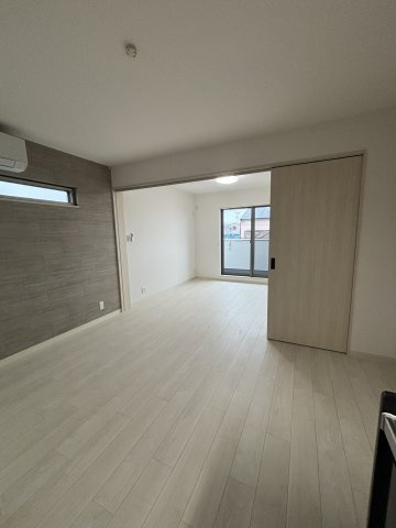 フォレストクリエオーレ城垣町弐番館の居間・リビング