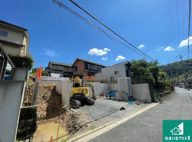 京都市伏見区深草願成町　第1期　新築一戸建ての前面道路含む現地写真|周辺は落ち着いた街並みの住宅地！子育てがしやすい住環境です！まだ未完成ですが、現地でしかわからない事もございます。是非一度ご覧ください。