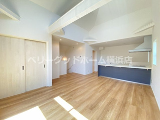 【居間・リビング】 | 横浜市泉区和泉中央北　新築分譲住宅　全２棟/今回販売２棟 | リビング（施工例）