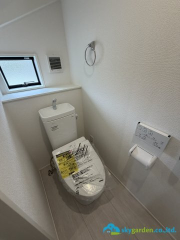 平塚市小鍋島2期　新築戸建　全6棟5号棟のトイレ