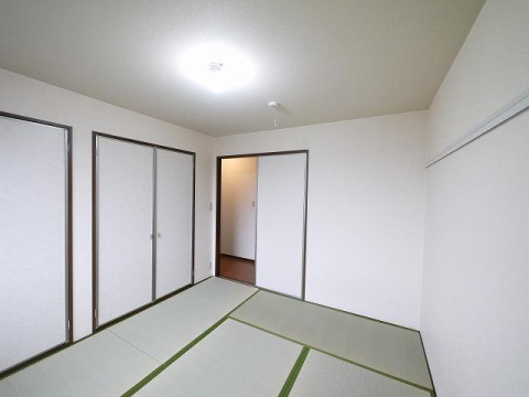 ファミーユ下山の和室|和室、ちょっとしたくつろぎスペースにいかがでしょうか