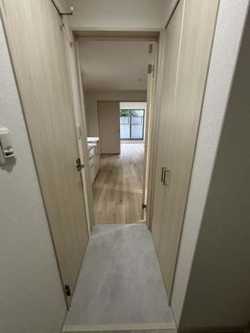 フォレストクリエオーレ城垣町弐番館の玄関