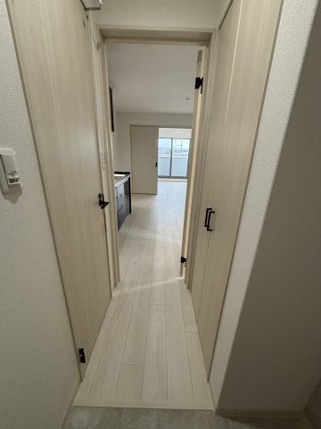 フォレストクリエオーレ城垣町弐番館の玄関