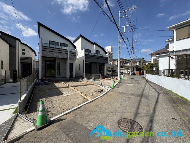藤沢市辻堂元町２丁目　新築戸建　全4棟A号棟の前面道路含む現地写真|令和８年１０月５日撮影（建築中）