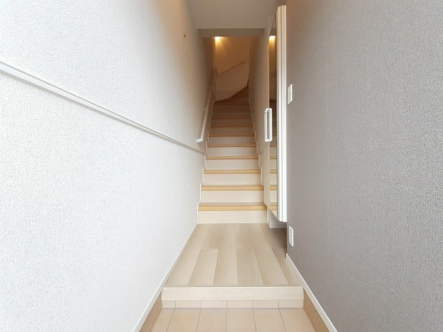 リヴァフォースの玄関|収納もある玄関です