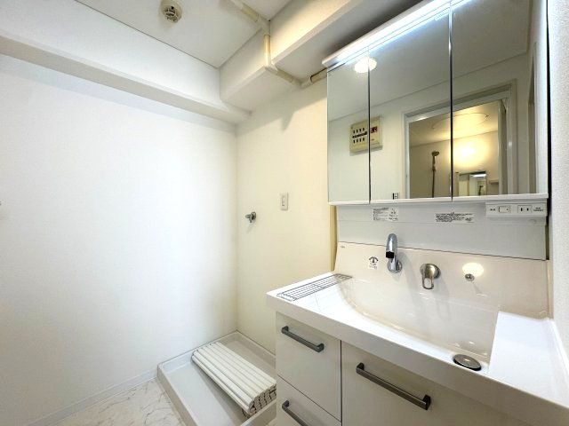 クレドール西明石Ⅲの独立洗面台