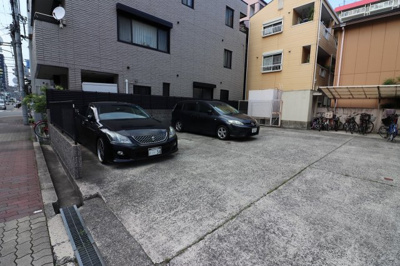 【駐車場】 | シャンボール関目 | 駐車場があるので、車を買う予定の方も安心です