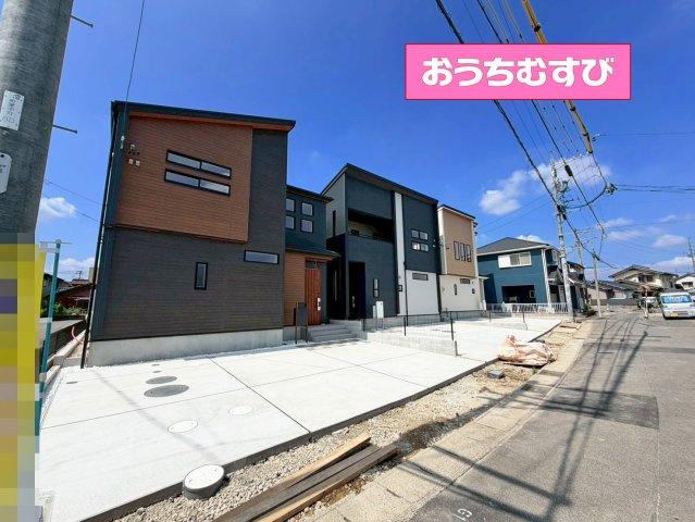春日井市町屋町2期(全3棟)の前面道路含む現地写真